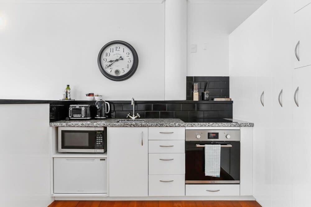 Funky One Bedroom Apartment On Princes Wharf Оукланд Екстериор снимка