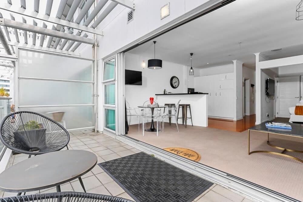 Funky One Bedroom Apartment On Princes Wharf Оукланд Екстериор снимка